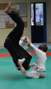 enfant avec adulte en swari waza